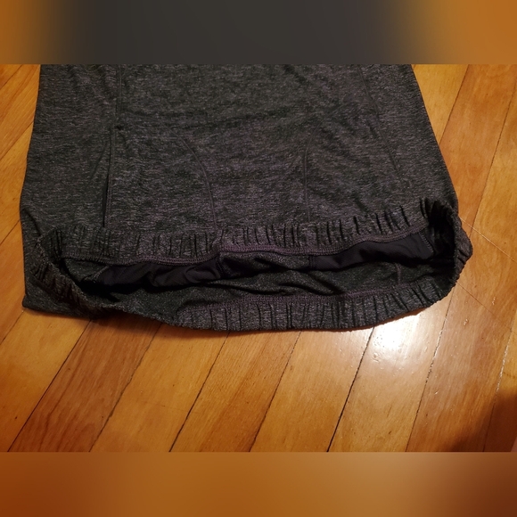 Lululemon Pace Pusher 1/2 zip Pullover. Black and dark grey. Size 6. - Picture 10 of 12